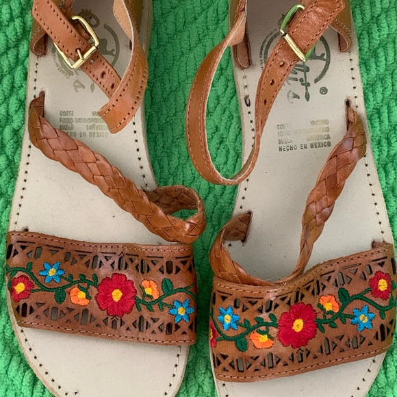 New never worn Leather Cacahi  Sandals - Picture 2 of 5